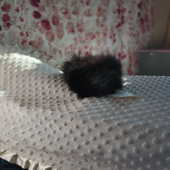 Animal Fur cuff - Picture 2 of 6